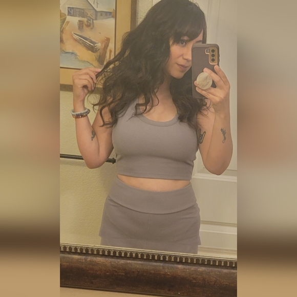 Meet your Posher, Jlynn - Picture 3 of 4